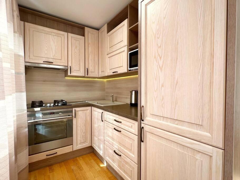 New Apartment With A View In The Town Center Narva Exterior foto