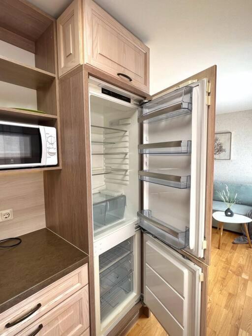 New Apartment With A View In The Town Center Narva Exterior foto