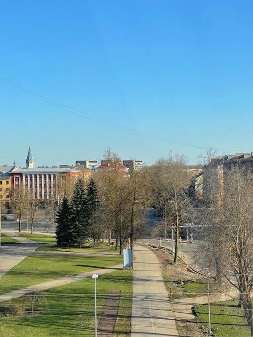 New Apartment With A View In The Town Center Narva Exterior foto