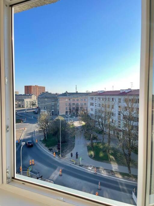 New Apartment With A View In The Town Center Narva Exterior foto