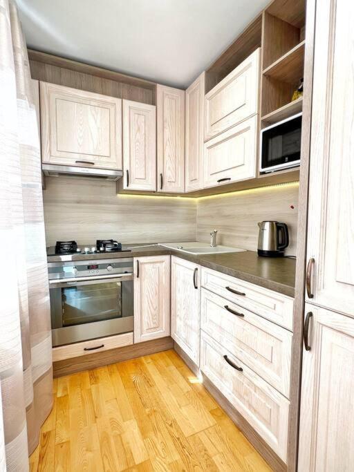 New Apartment With A View In The Town Center Narva Exterior foto