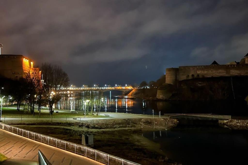 New Apartment With A View In The Town Center Narva Exterior foto