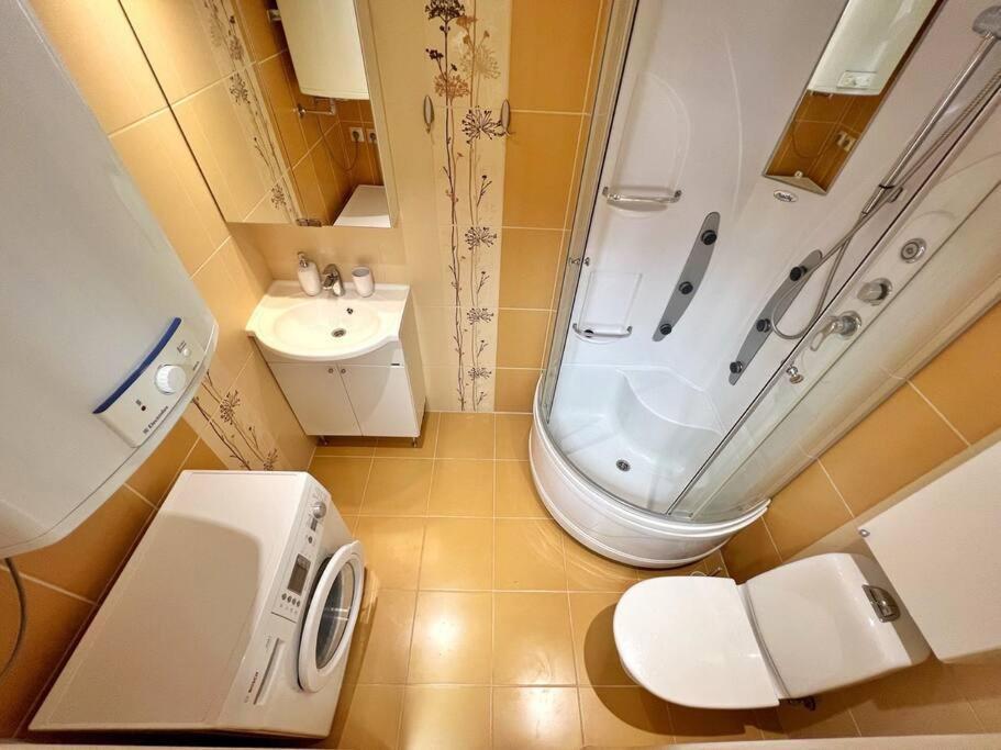 New Apartment With A View In The Town Center Narva Exterior foto