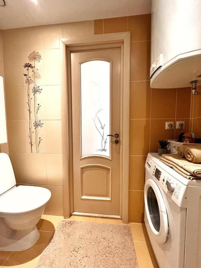 New Apartment With A View In The Town Center Narva Exterior foto