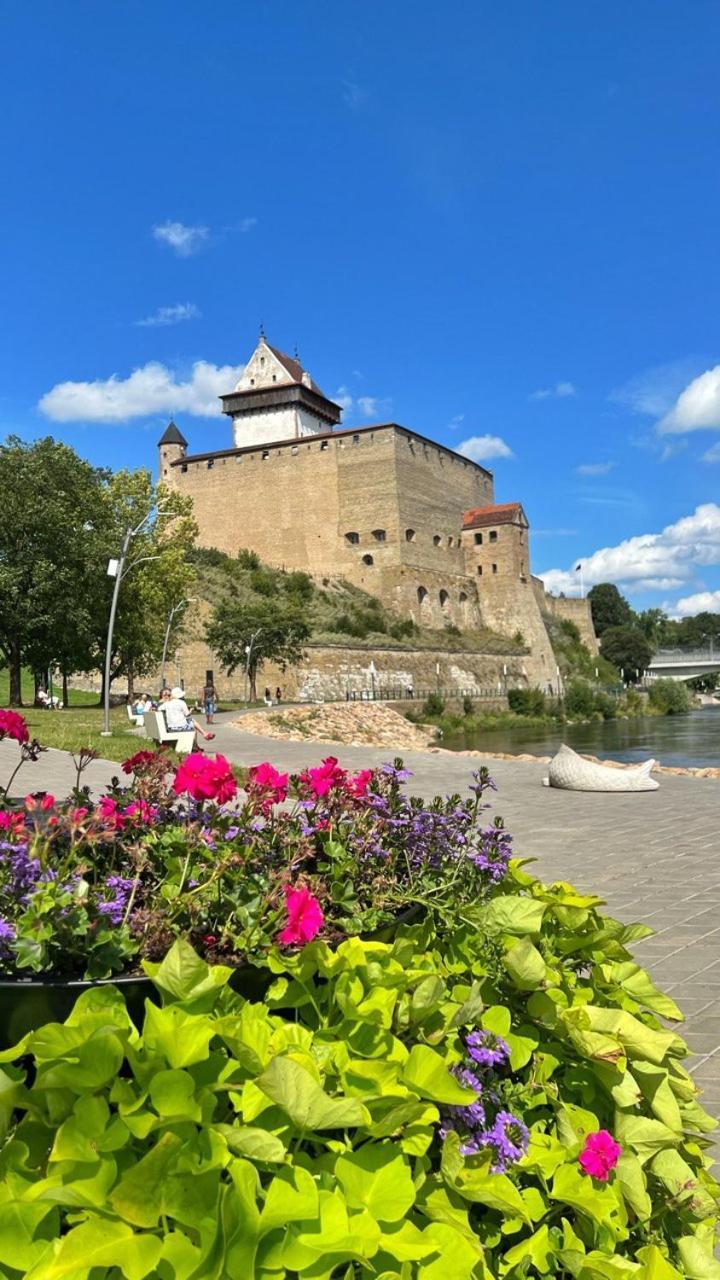 New Apartment With A View In The Town Center Narva Exterior foto